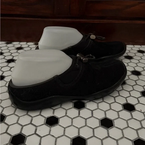 Authentic Prada Y2K Black Wool Rubber Flat Slip On Clogs - Size 7.5 - Picture 11 of 14